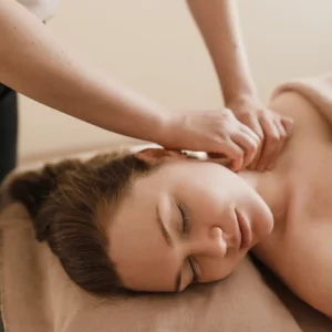 Massaggio individuale decontratturante schiena e cervicale